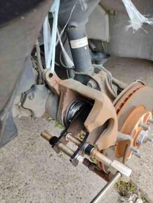 ピストン押し戻し