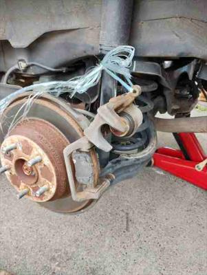 後ろキャリパ―固定