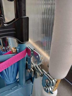 後ろ掛け金格納時