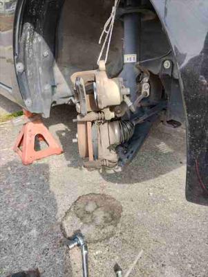 右ピストン押し戻し